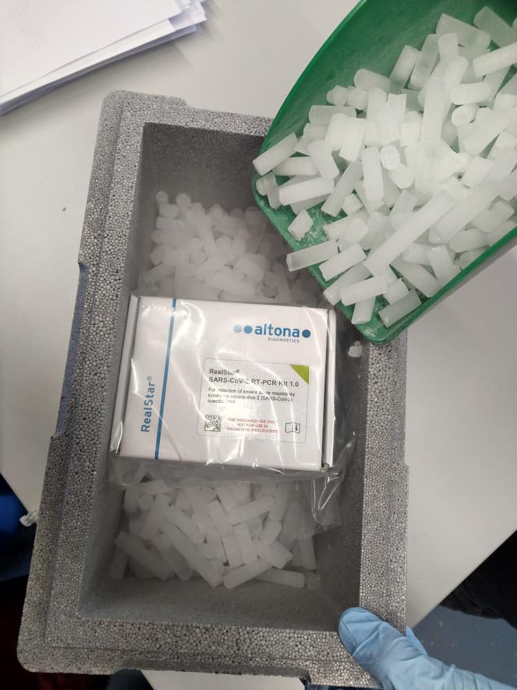 Kühlversand mit Trockeneis von Corona Test-Kits aus Hamburg